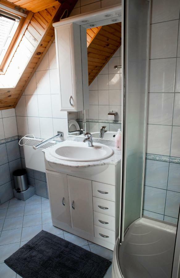 Berger Pince-Vendeghaz, Hajosi Pincek Hotell Exteriör bild