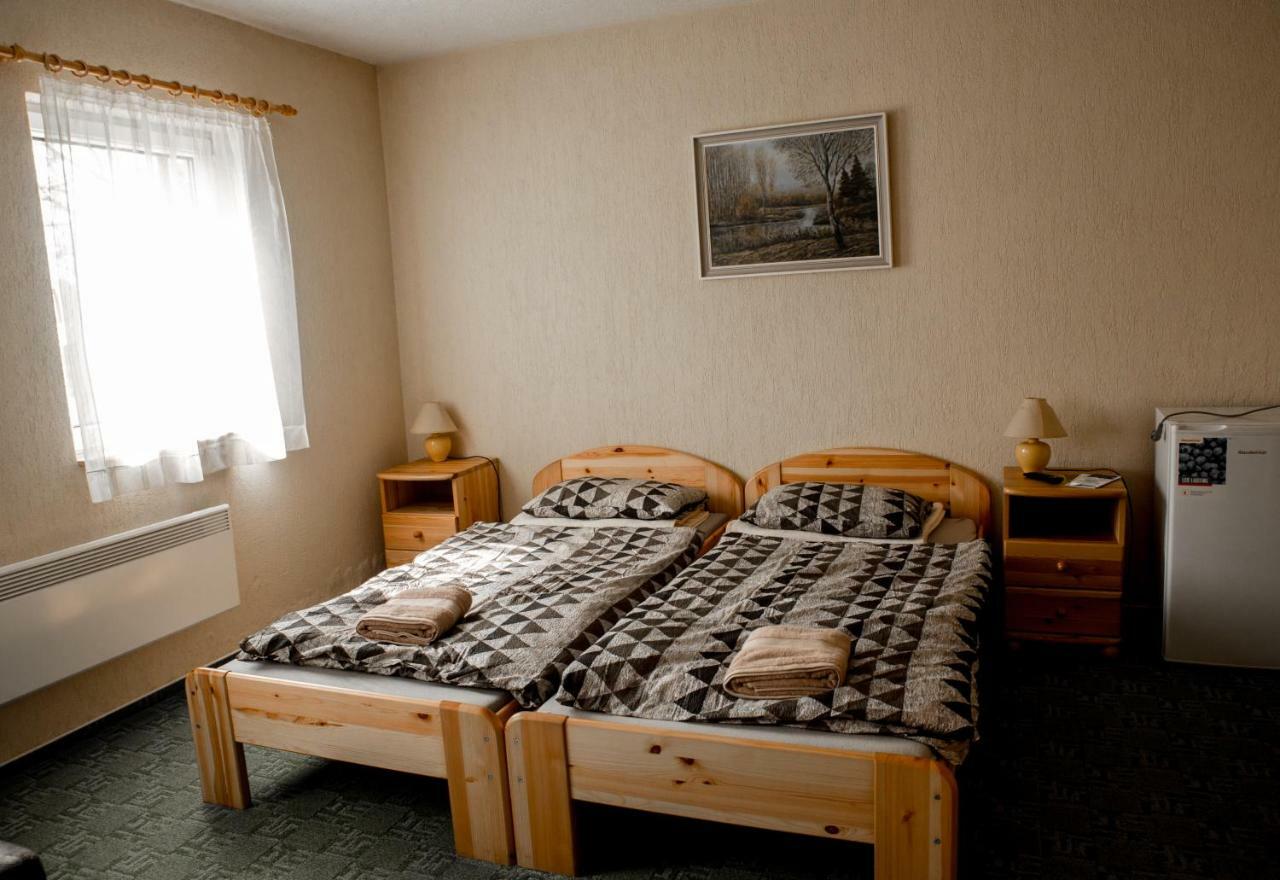 Berger Pince-Vendeghaz, Hajosi Pincek Hotell Exteriör bild